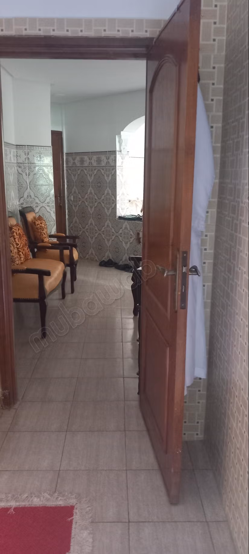 Appartement au rez de chaussée surélevé