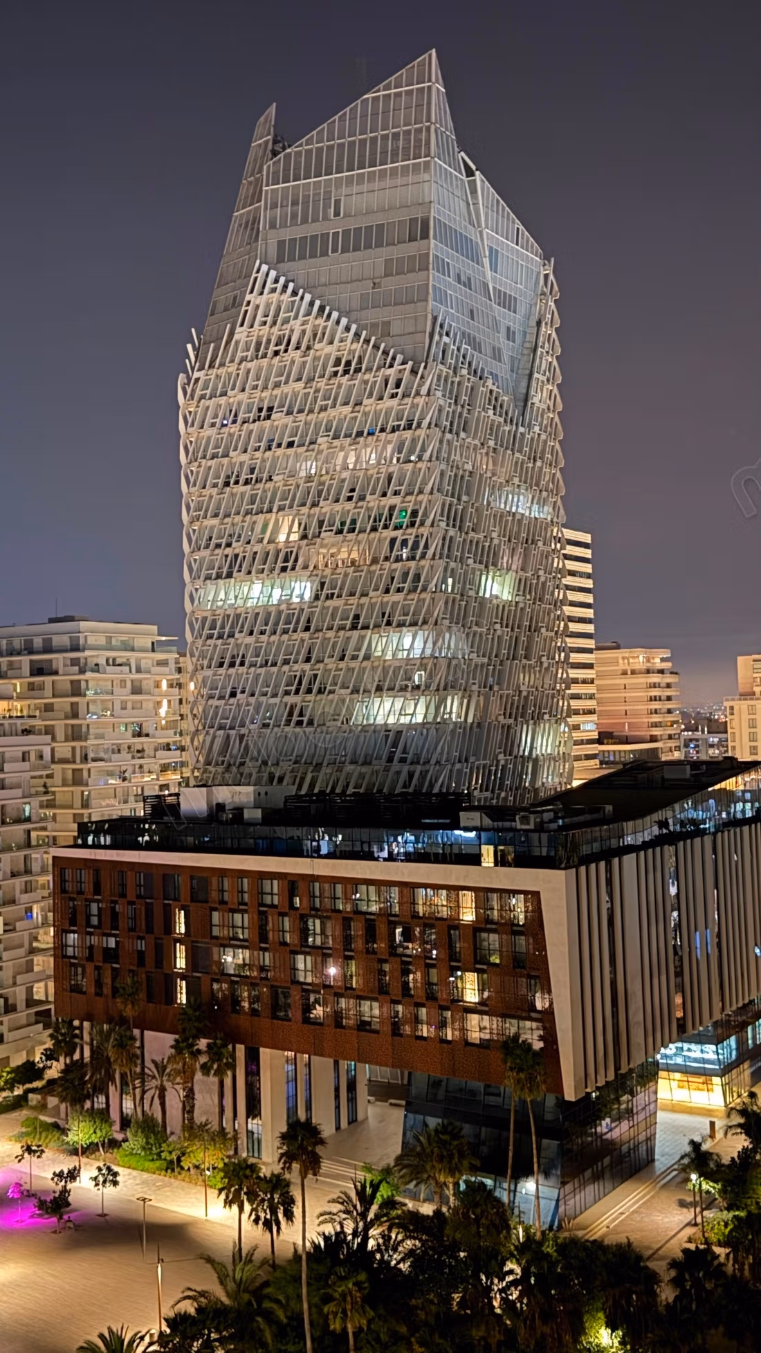 CASA FINANCE CITY à louer appartement meublé avec terrasse