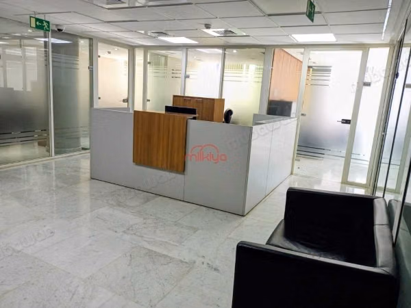 Offices for rent in Gauthier. Surface area 167 m². Carpark and terrace