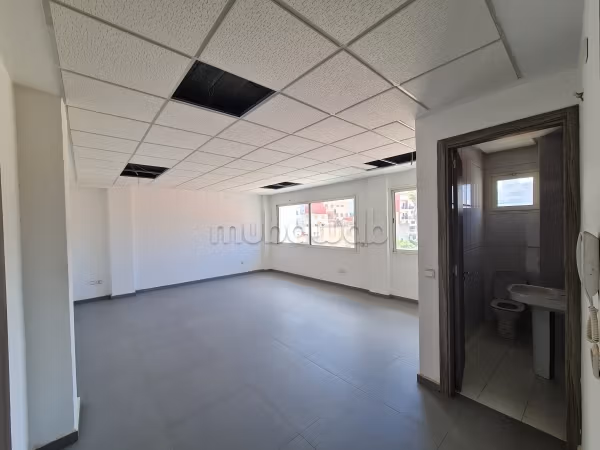 Offices for rent in Maârif Extension. Dimension 39 m². Lift