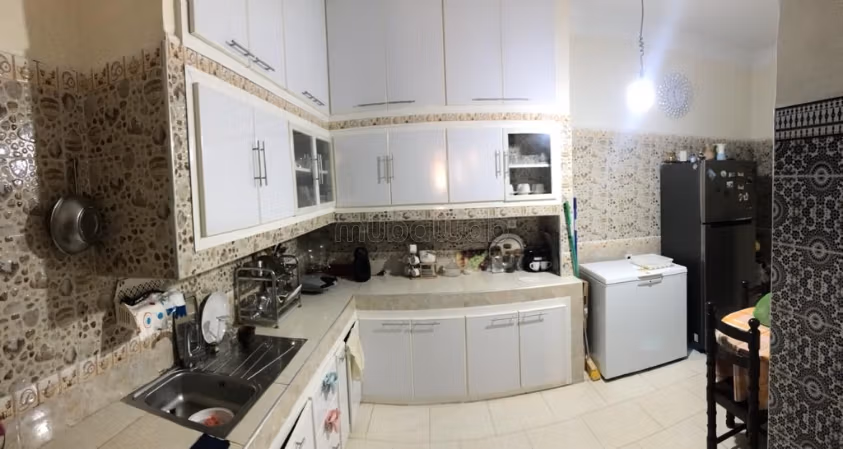 Maison à la vente à Derb Moulay Cherif. 4 grandes pièces