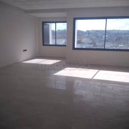 Comodo ufficio in affitto a Sidi Othmane. Superficie totale 48 m². Con ascensore