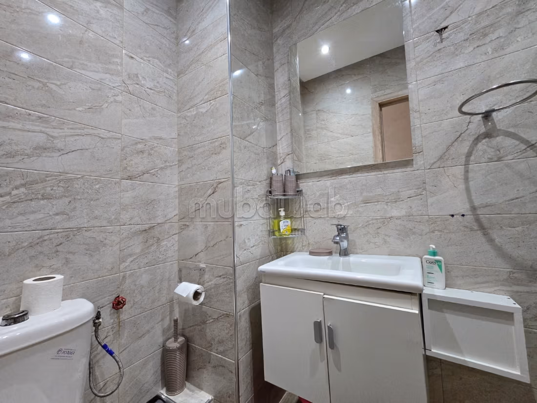 Piso en venta en Hay Mabrouka. Area 55 m². Mobiliario nuevo