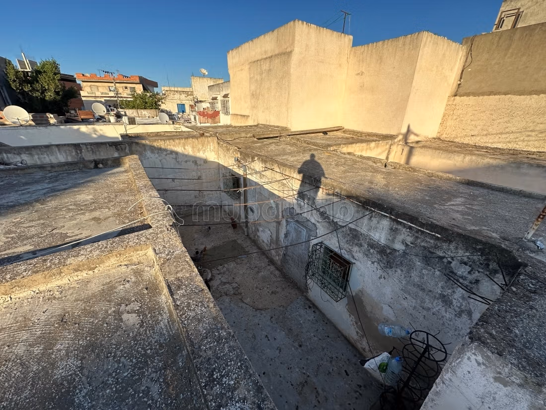 Terrain construit Commercial très bien situé