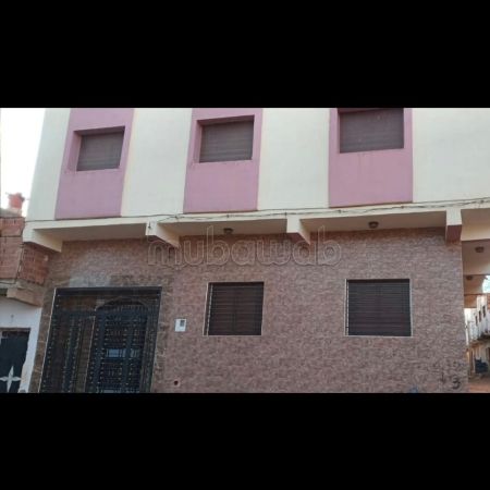 Bel appartement à vendre à Ouled boutaib. Surface de 120 m². Belle terrasse et jardin