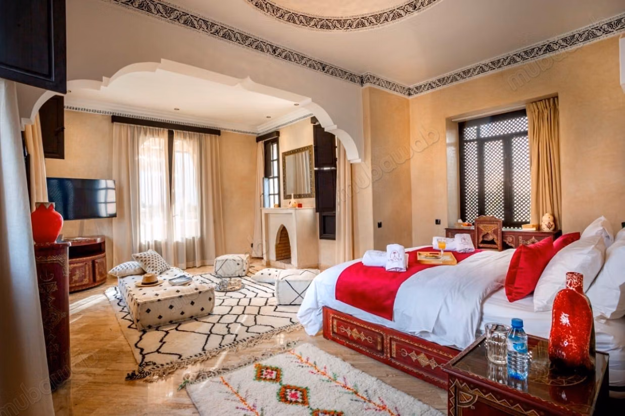High quality villa for sale in Route de Ouarzazate. Surface area 360 m². Fireplace, swimming pool