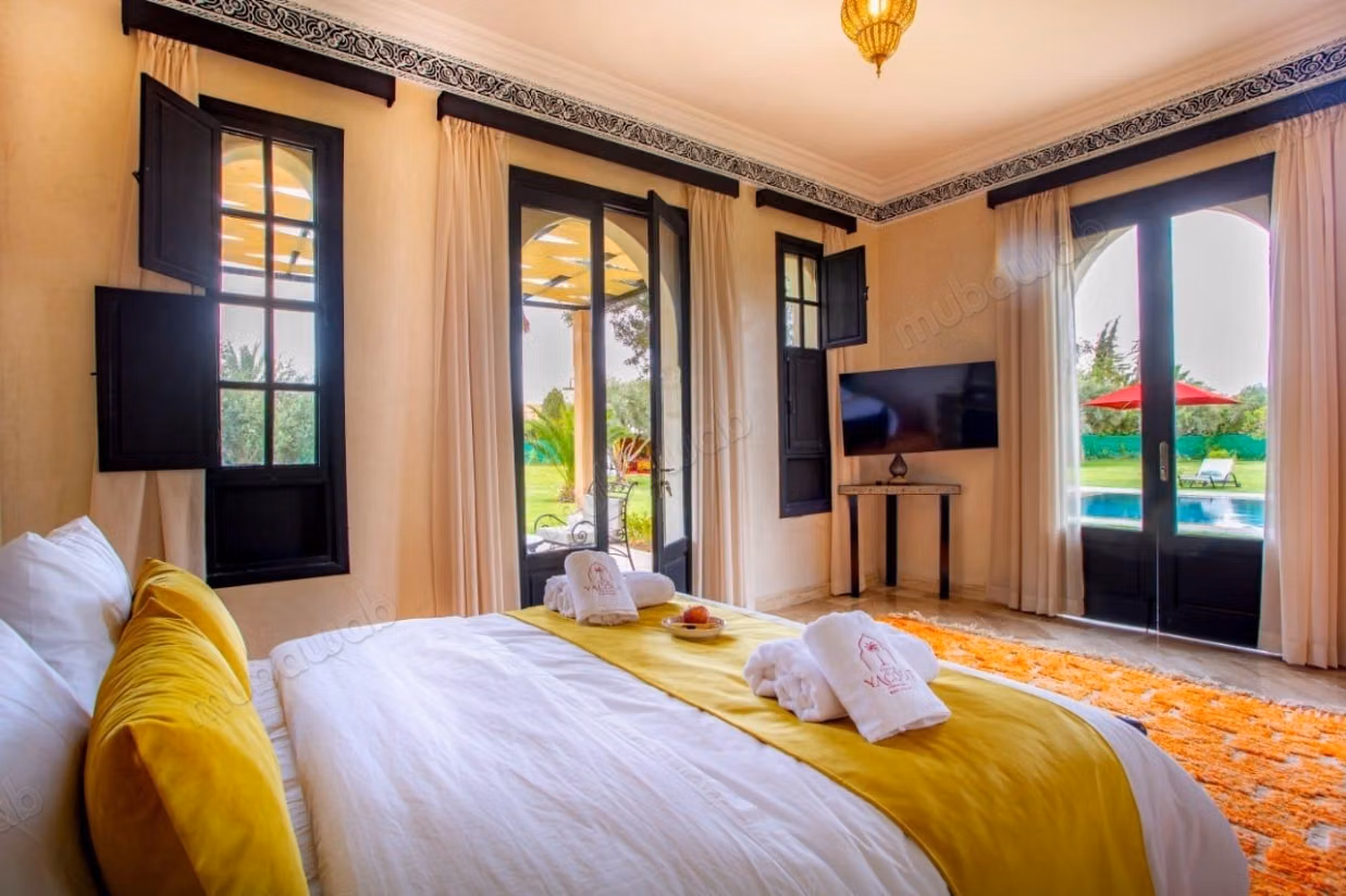 High quality villa for sale in Route de Ouarzazate. Surface area 360 m². Fireplace, swimming pool