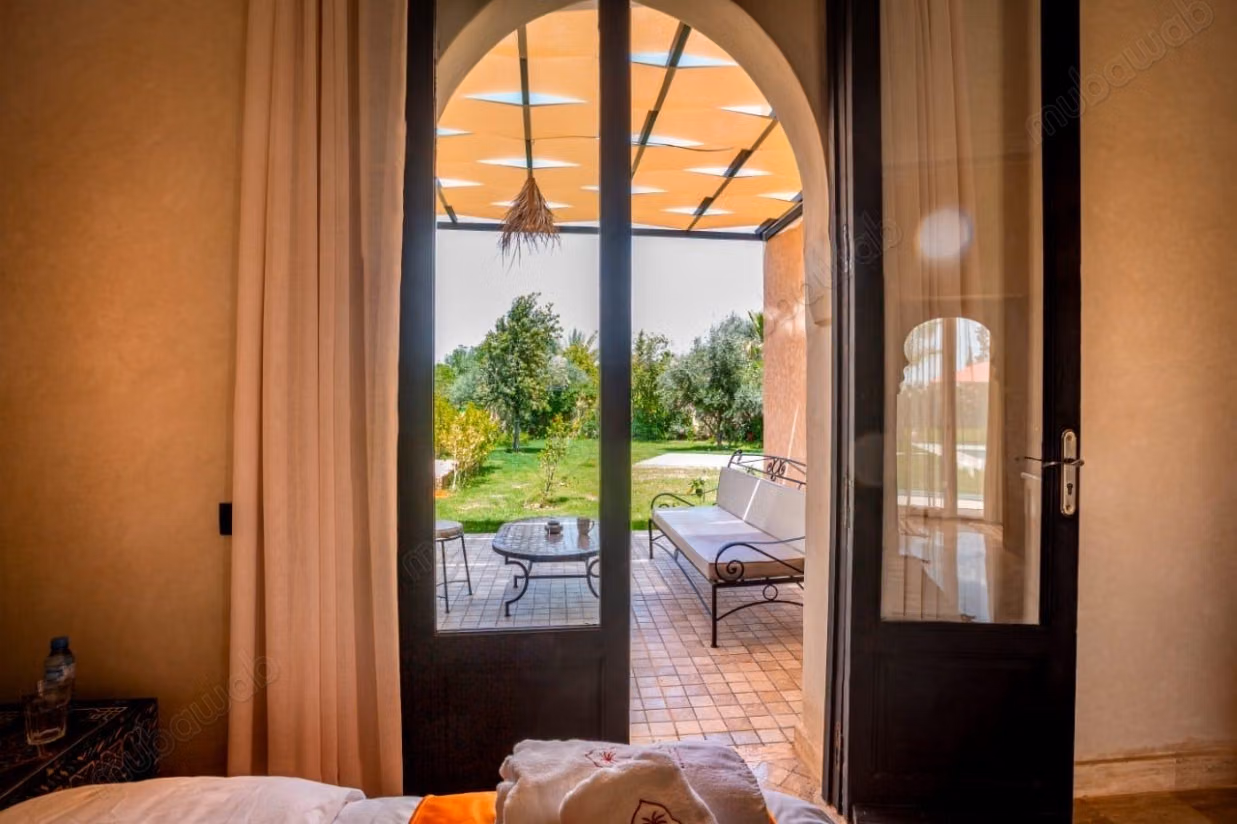 High quality villa for sale in Route de Ouarzazate. Surface area 360 m². Fireplace, swimming pool
