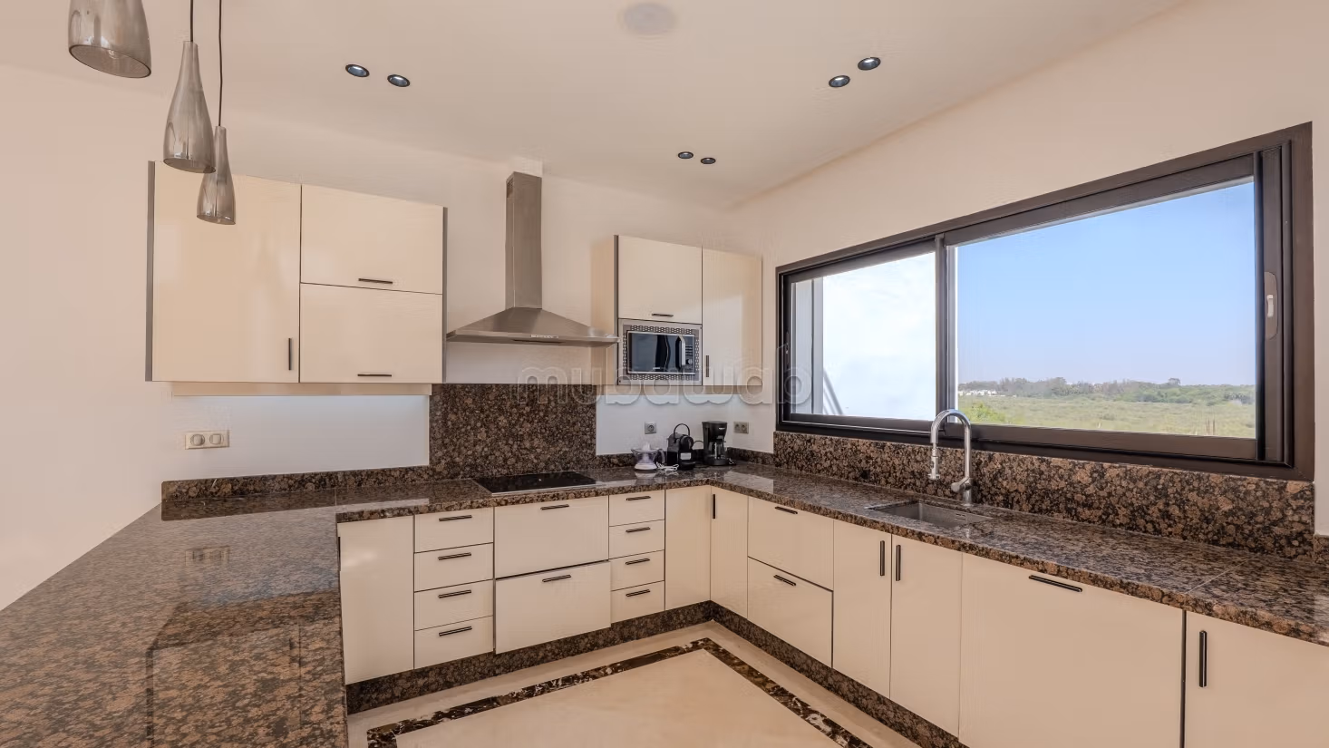 Villa d'exception à vendre sonaba – un écrin de verdure et de sérénité
