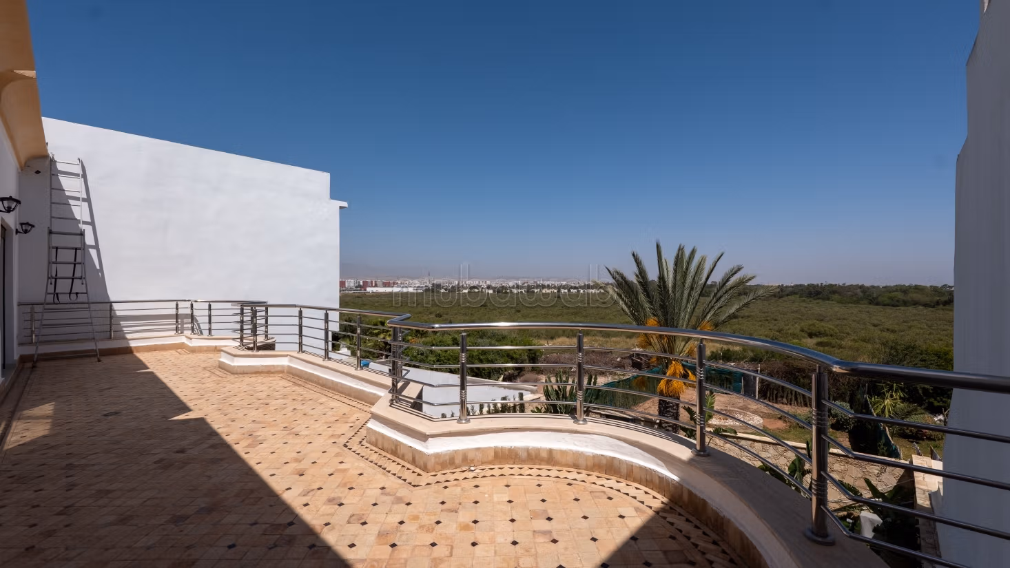 Villa d'exception à vendre sonaba – un écrin de verdure et de sérénité