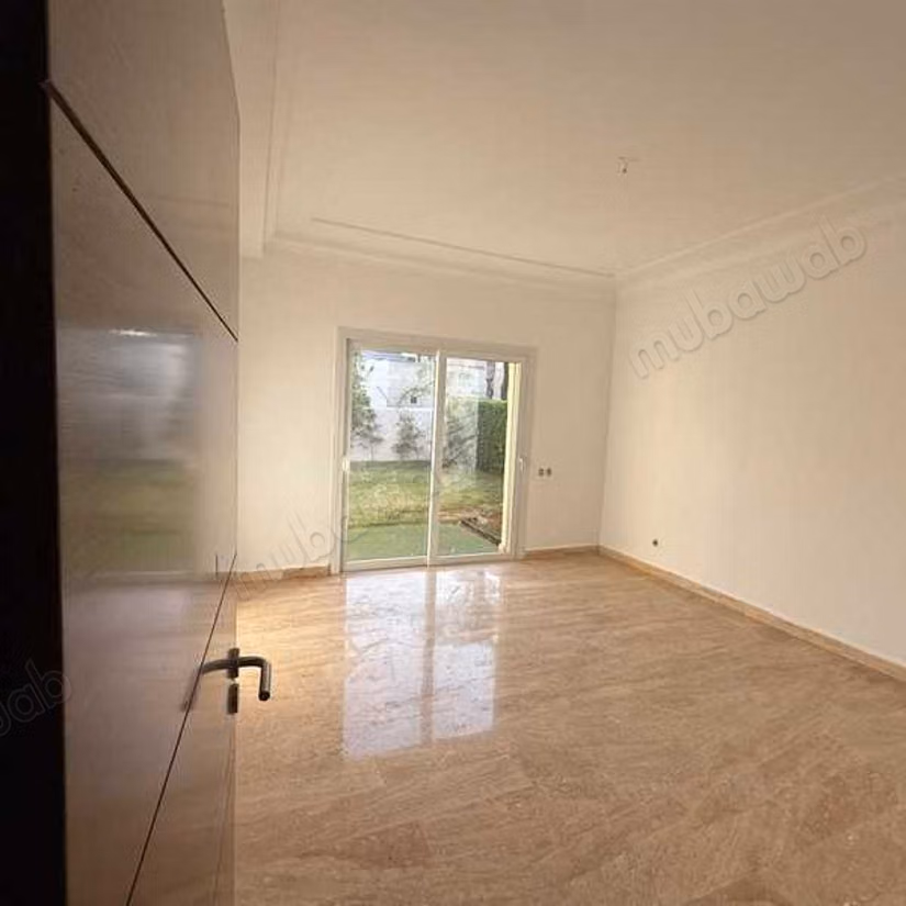 Luxury villa for sale in Bouskoura Ville. 7 rooms. Green areas, Parking spaces for cars