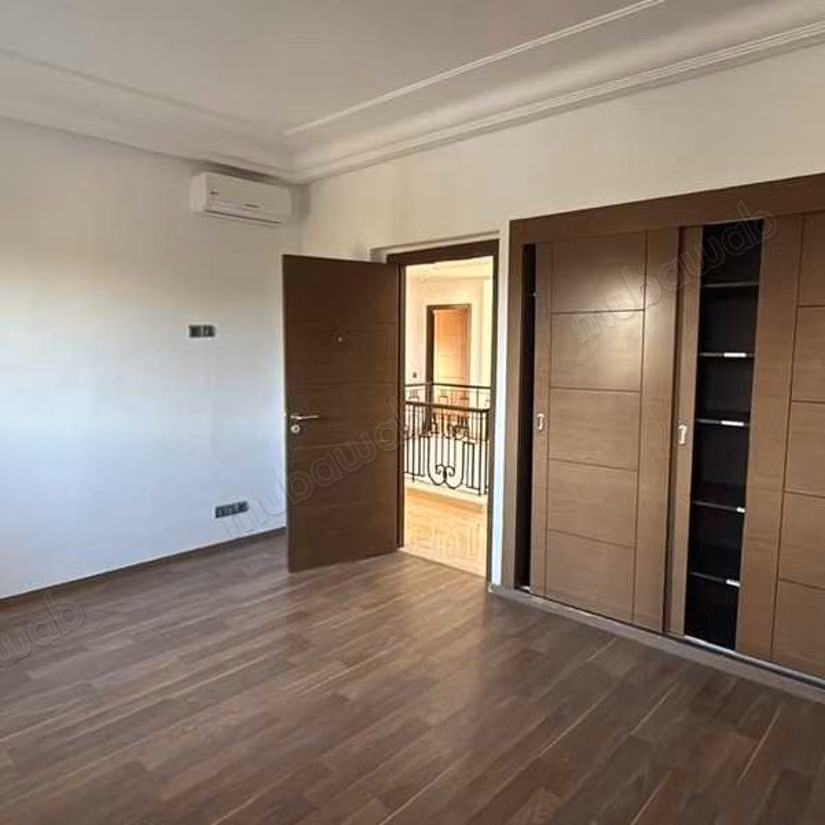 Luxury villa for sale in Bouskoura Ville. 7 rooms. Green areas, Parking spaces for cars