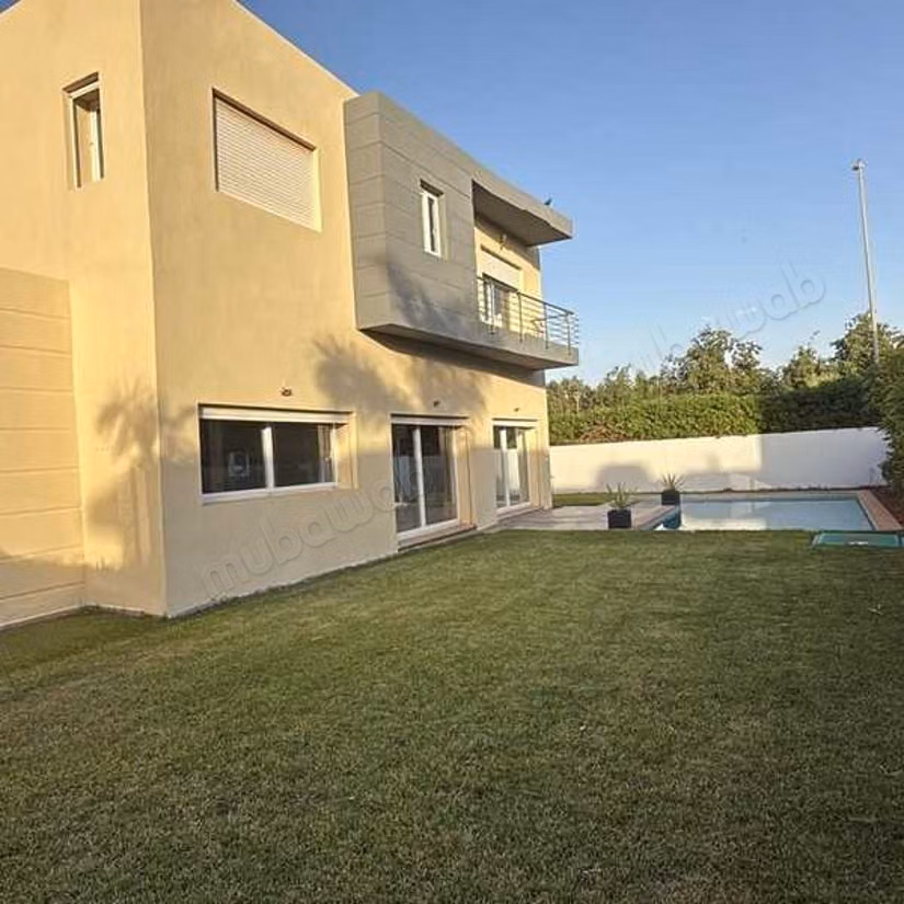Luxury villa for sale in Bouskoura Ville. 7 rooms. Green areas, Parking spaces for cars