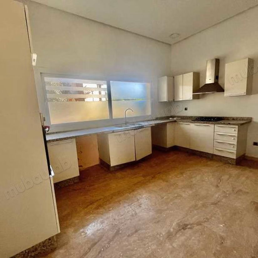 Luxury villa for sale in Bouskoura Ville. 7 rooms. Green areas, Parking spaces for cars