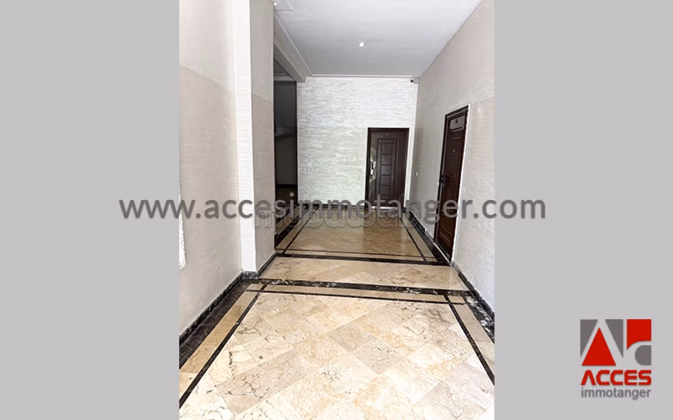 Rent this apartment in Malabata. 2 rooms. Attic