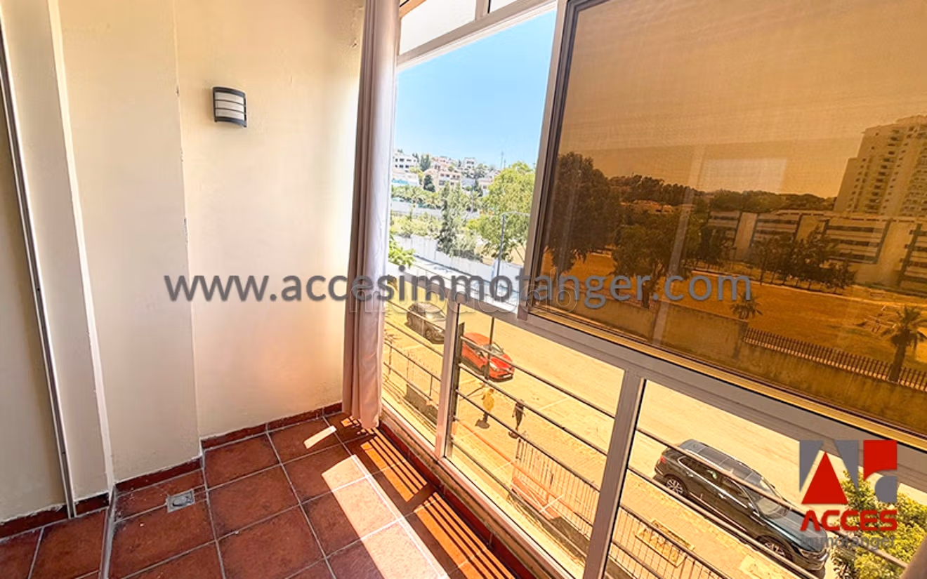 Rent this apartment in Malabata. 2 rooms. Attic