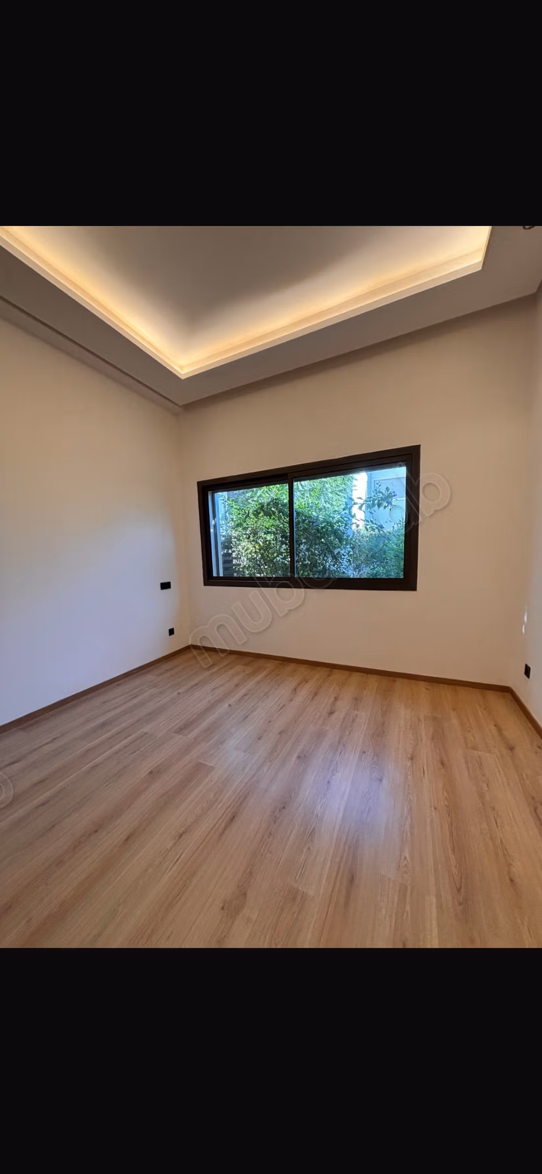 Affitto di uno splendido appartamento. 5 ampi locali. Servizio di concierge e piscina