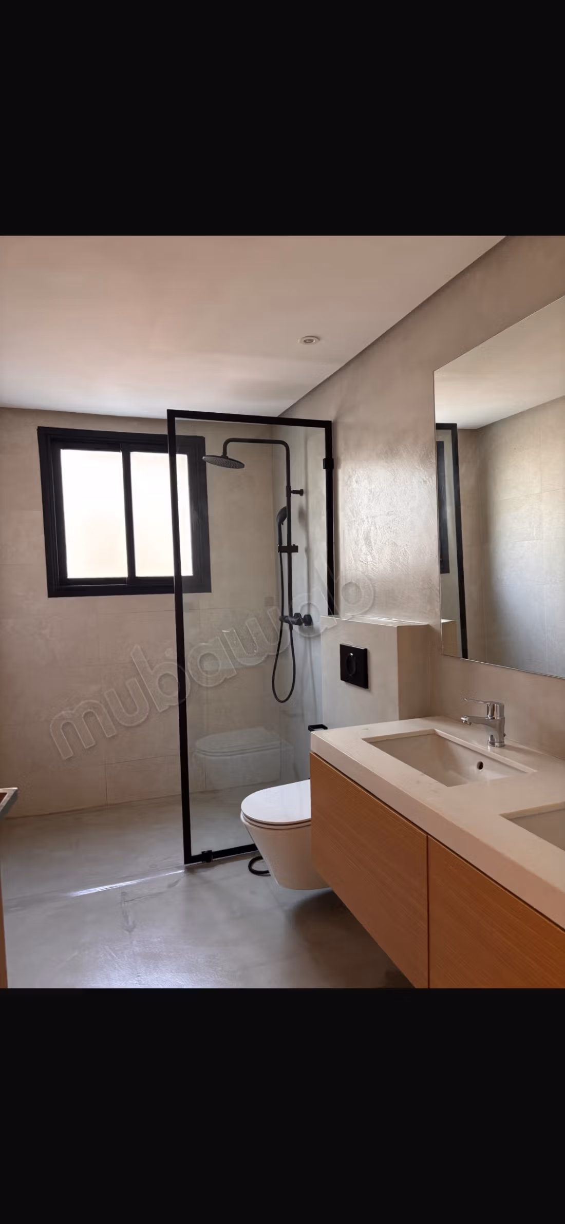 Affitto di uno splendido appartamento. 5 ampi locali. Servizio di concierge e piscina