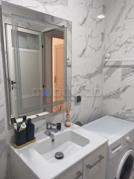 Bonito piso en venta. 3 habitaciones confortables. Armarios
