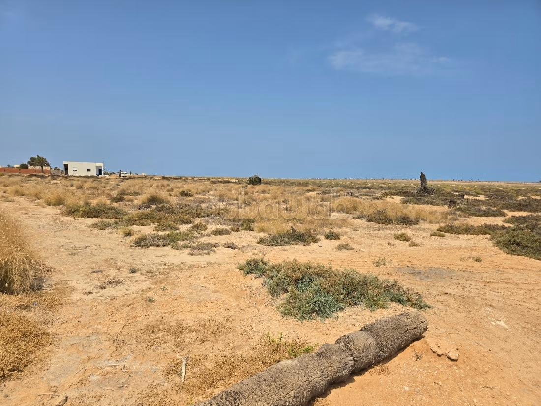 Terreno in vendita a Ennajet. Superficie 640 m²