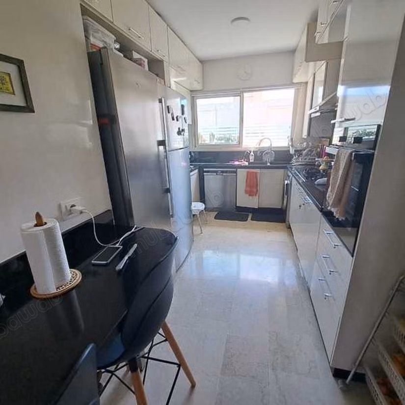 Find an apartment to buy in Oasis. 5 large rooms. Furnished