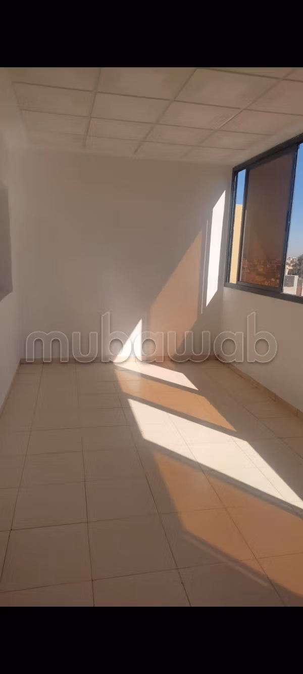 Oficinas en alquiler en Massira 1. Superficie de 45 m². Con ascensor y terraza