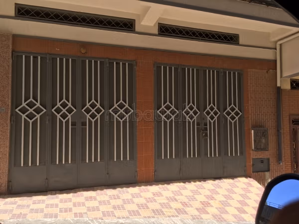 Local commercial en location à Al Mandar Al Jamil. Superficie 100 m²