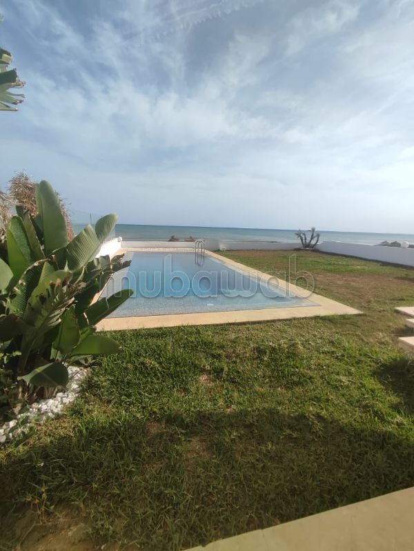 Villa pieds dans l'eau avec piscine à kelibia