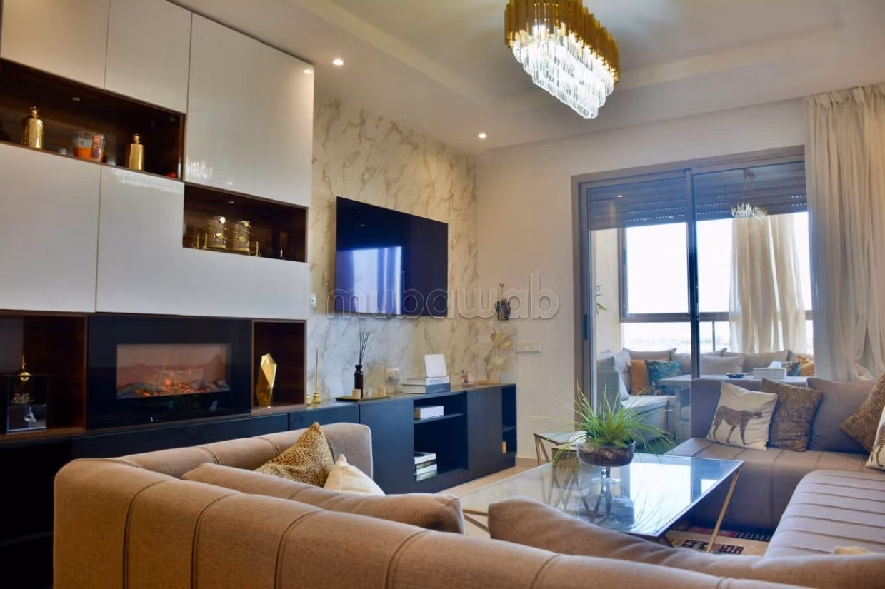Very nice apartment for rent in Boulevard Med 6.2 rooms. Furnishings