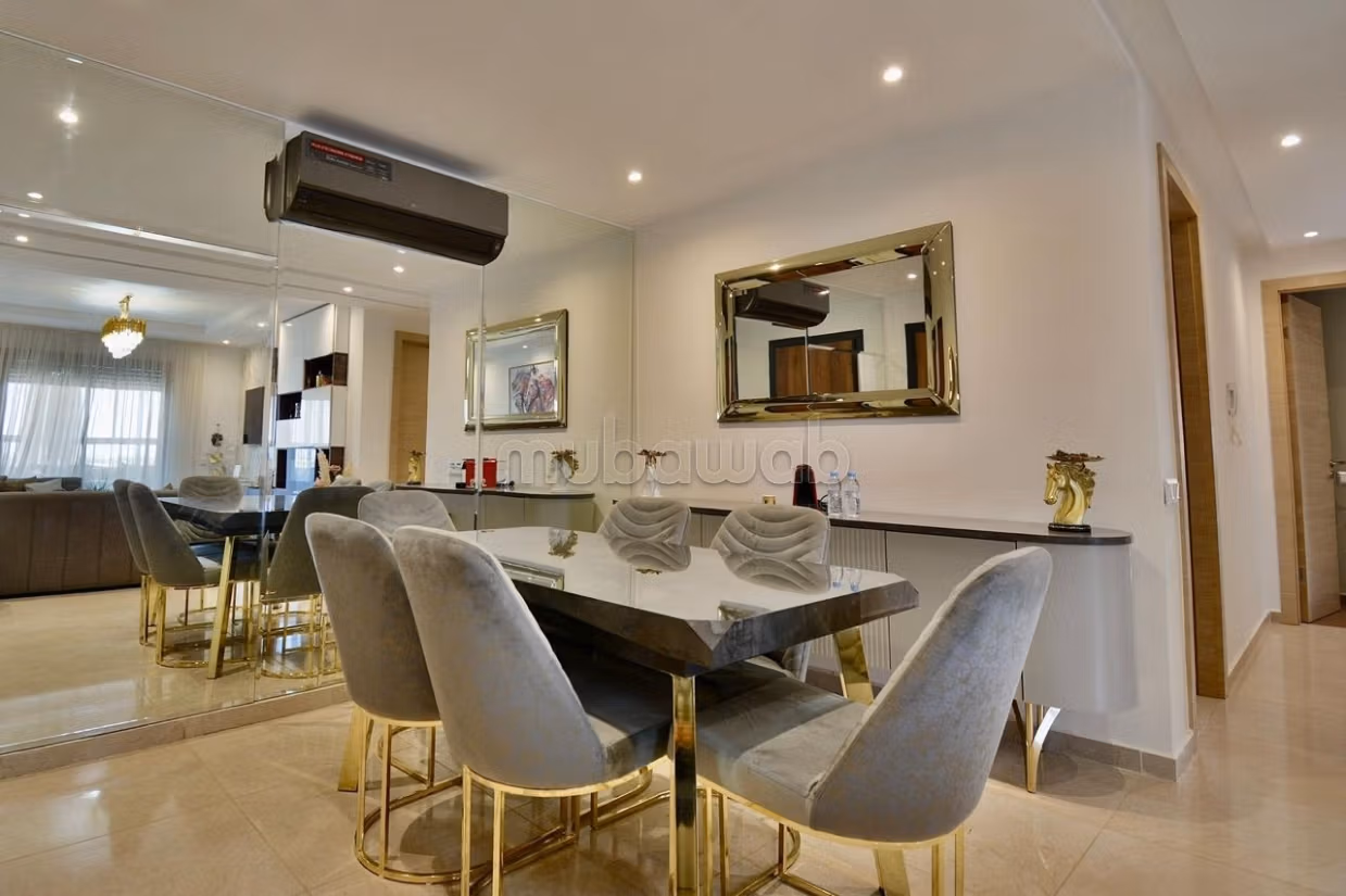 Very nice apartment for rent in Boulevard Med 6.2 rooms. Furnishings