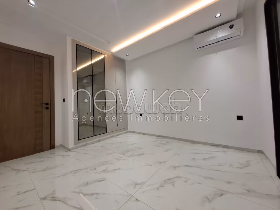 Appartement S2 avec jardin à vendre à La Soukra