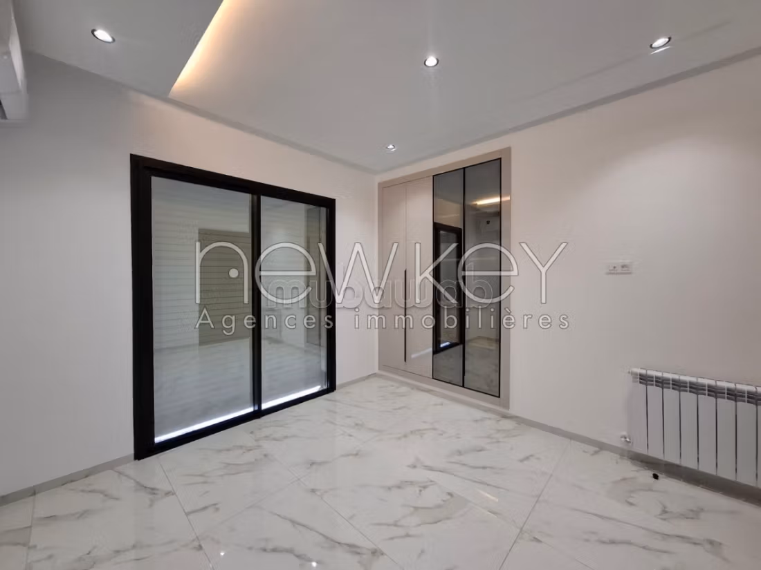 Appartement S3 avec jardin à La Soukra