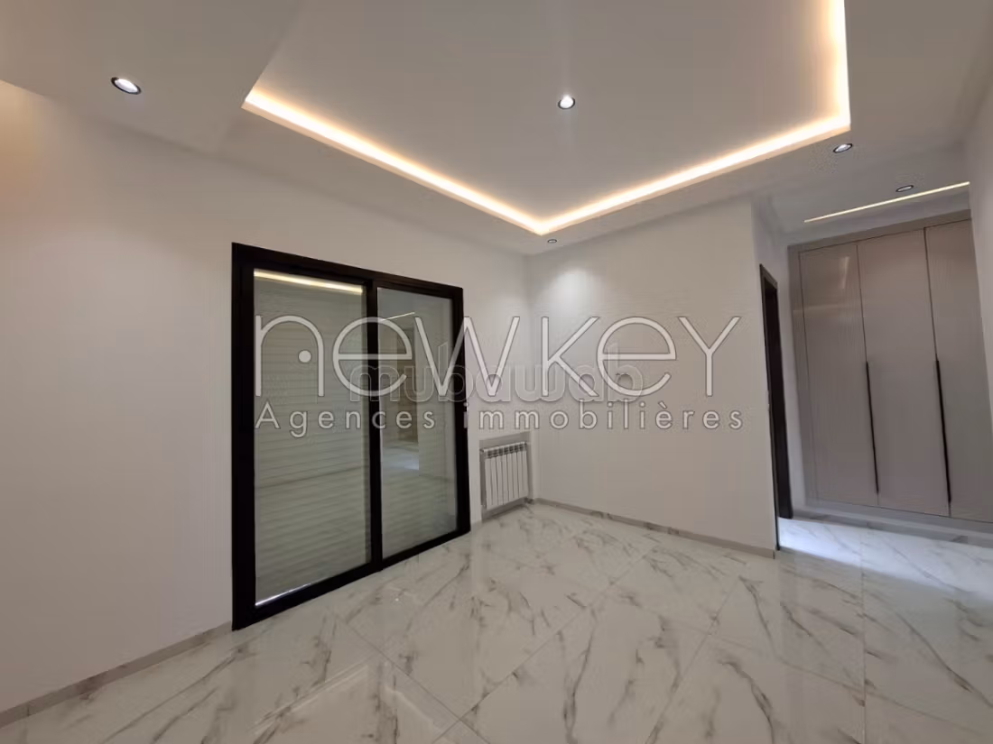 Appartement S3 avec jardin à La Soukra