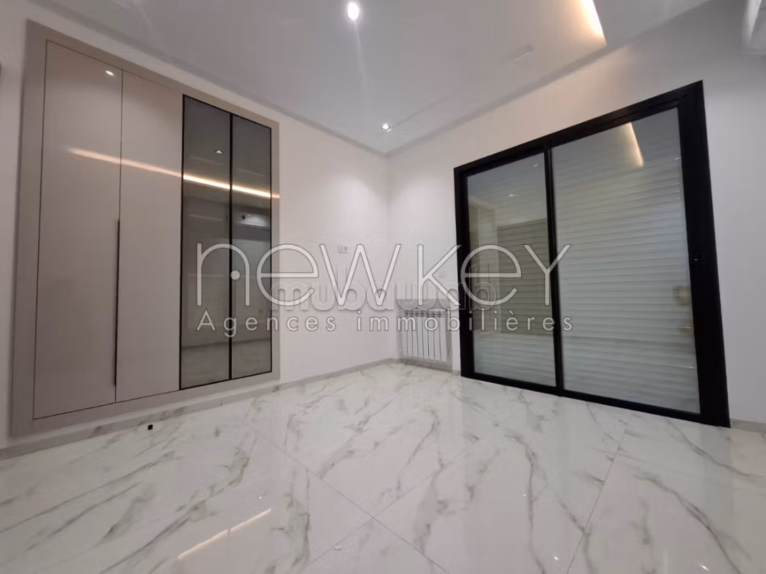 Appartement S3 avec jardin à La Soukra