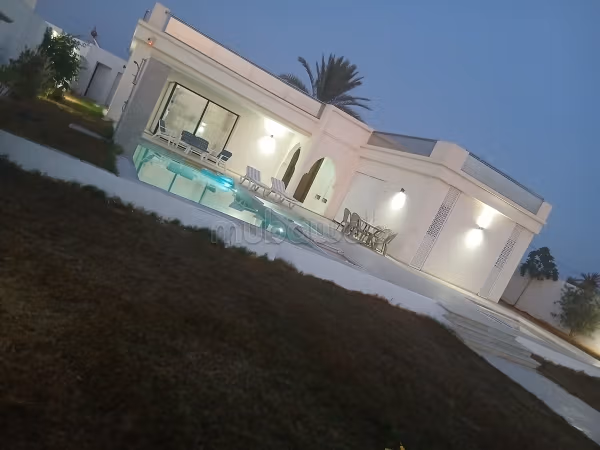 Magnifica casa di lusso in affitto a Midoune. Superficie 175 m². Arredato