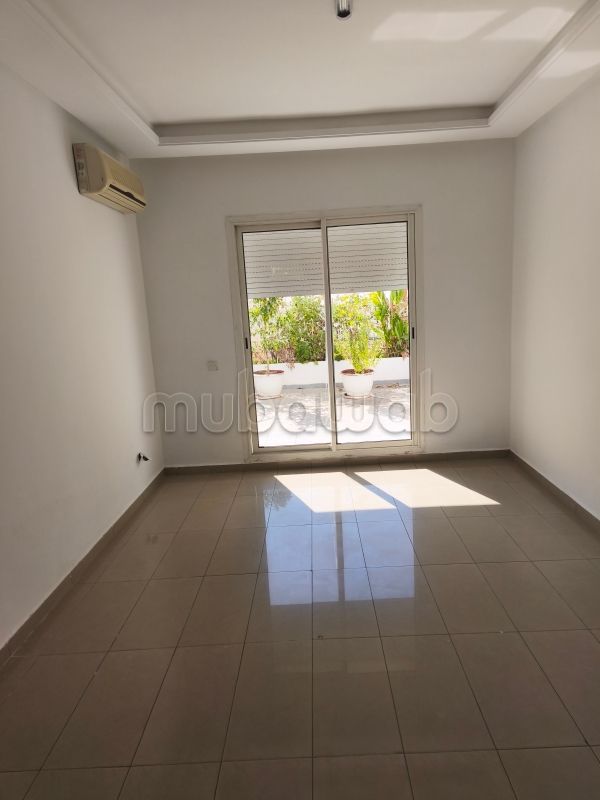 Offices for rent in Centre Ville. Area 80 m². No Lift, Large terrace