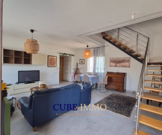 A louer à la marsa un triplex meublé avec jardin