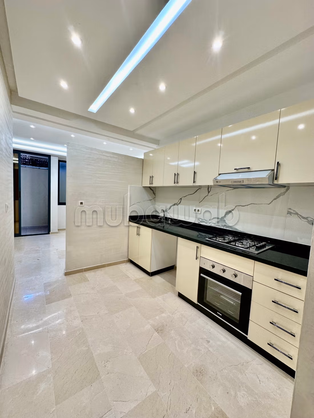 Jolie appartement vide à centre ville. 90 mètre