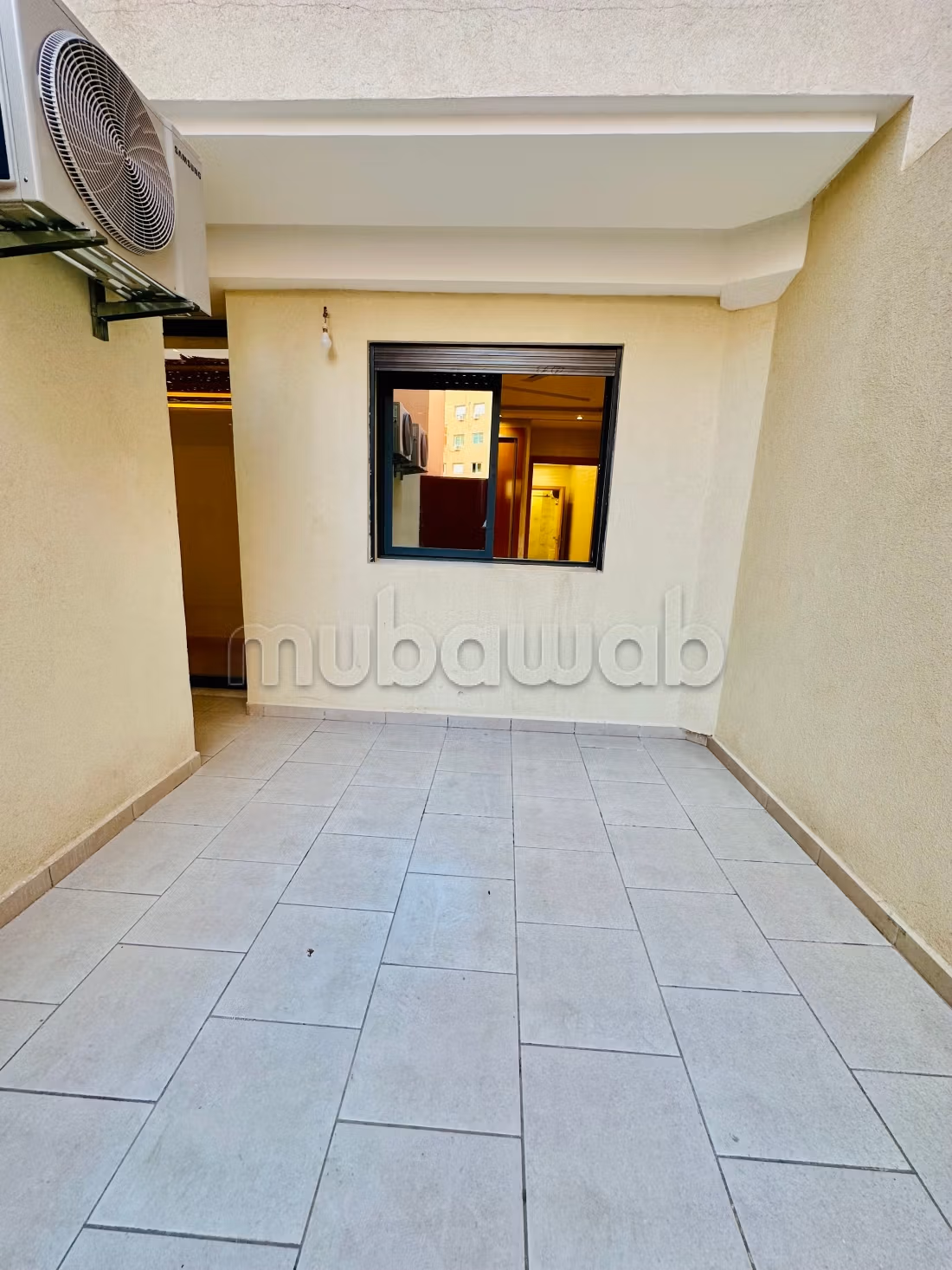 Jolie appartement vide à centre ville. 90 mètre