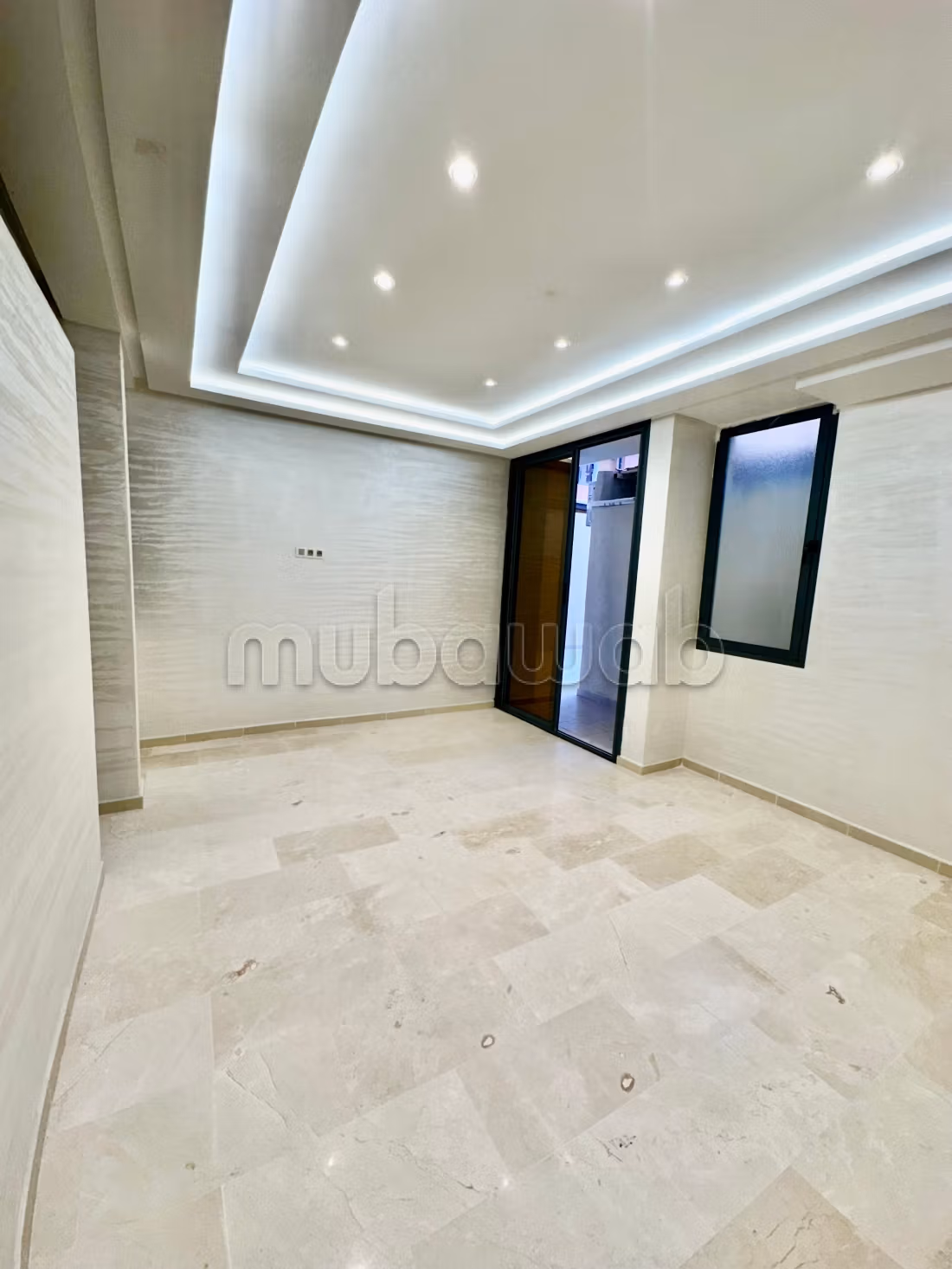 Jolie appartement vide à centre ville. 90 mètre