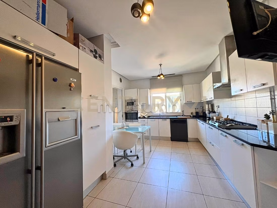 À LOUER Penthouse S3 avec piscine et vue dégagée