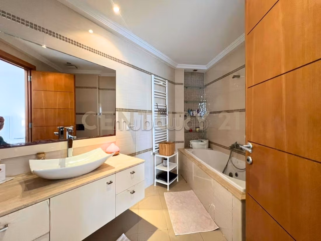 À LOUER Penthouse S3 avec piscine et vue dégagée