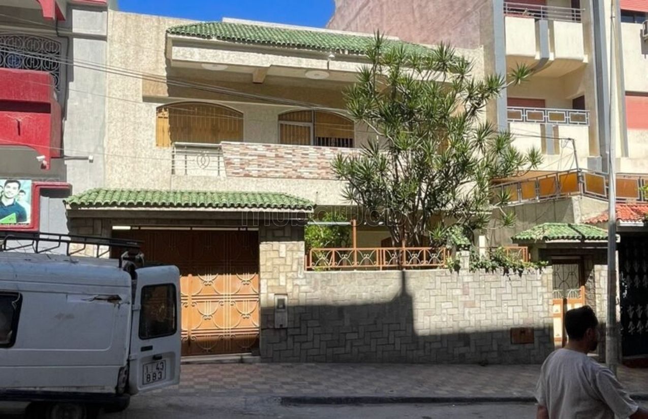 Casa en venta. Area 238 m²