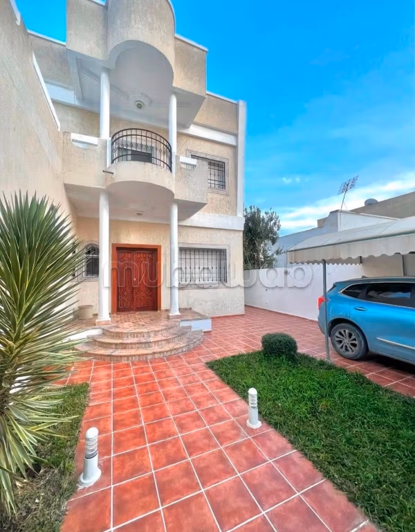 À vendre villa avec piscine au Bardo