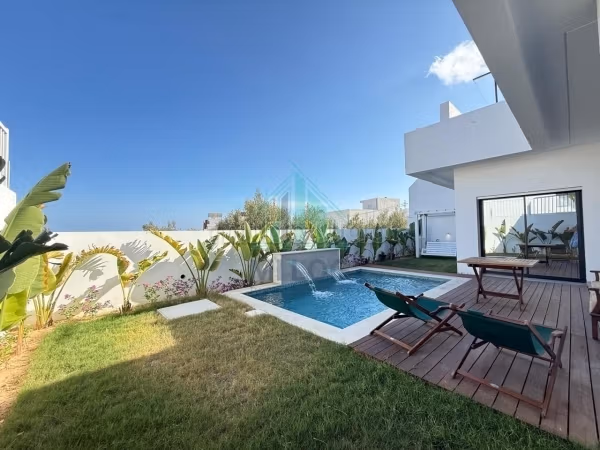 Villa 349 m² de haut standing avec piscine à Hamma