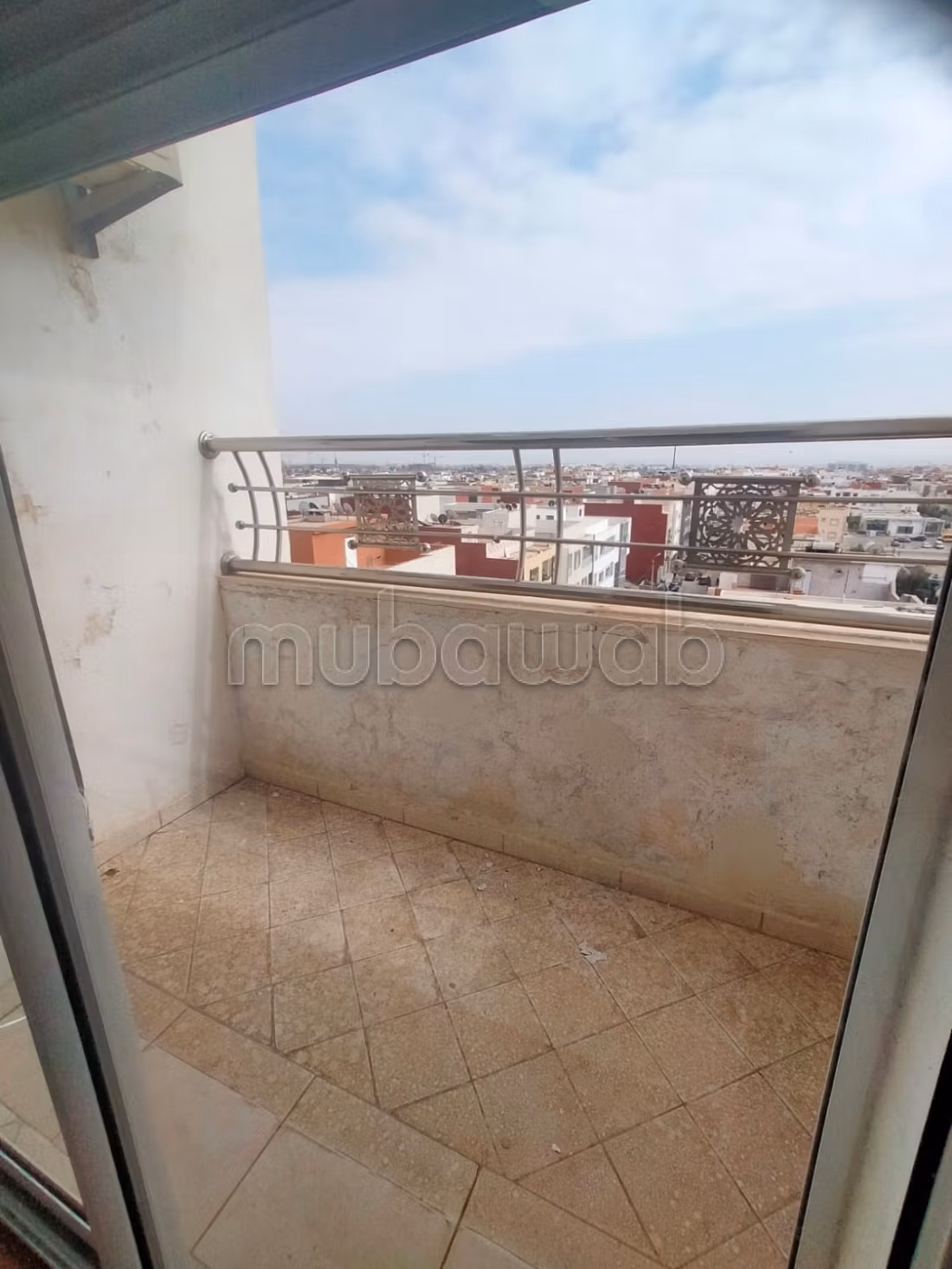 Rent an apartment in Hay Mohammadi. Large area 80 m². Storage unit