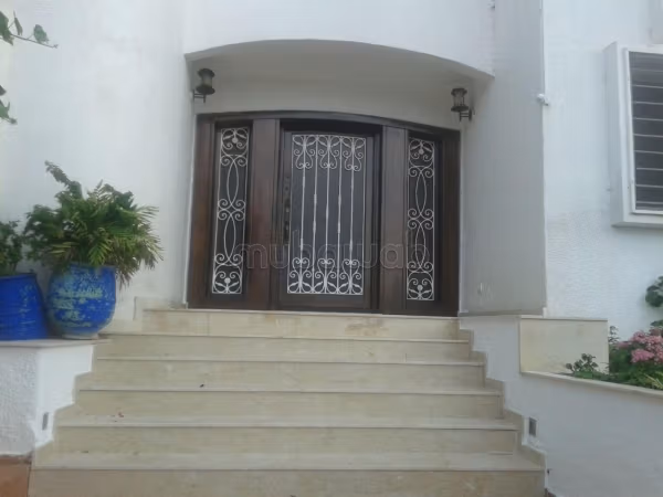 Villa à démolir à souissi 
les ambassadeurs