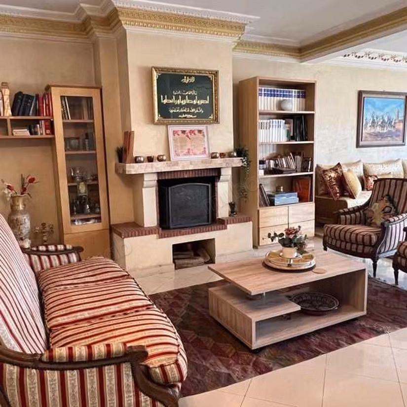 Appartement à Vendre de 242.0 m² à Casablanca, Lekrimat