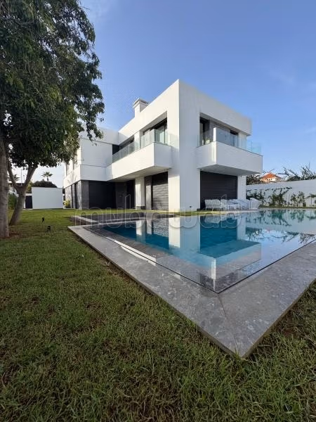 Location villa neuve moderne vide