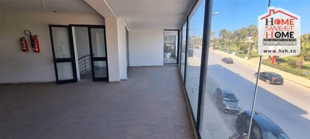 Spazioso locale commerciale da affittare a La Marsa. Superficie 200 m²